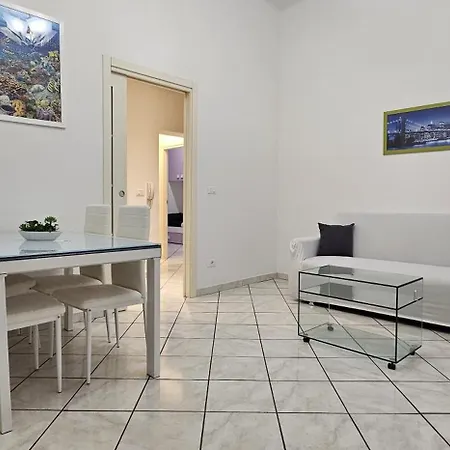 Luxury Station Apartment *